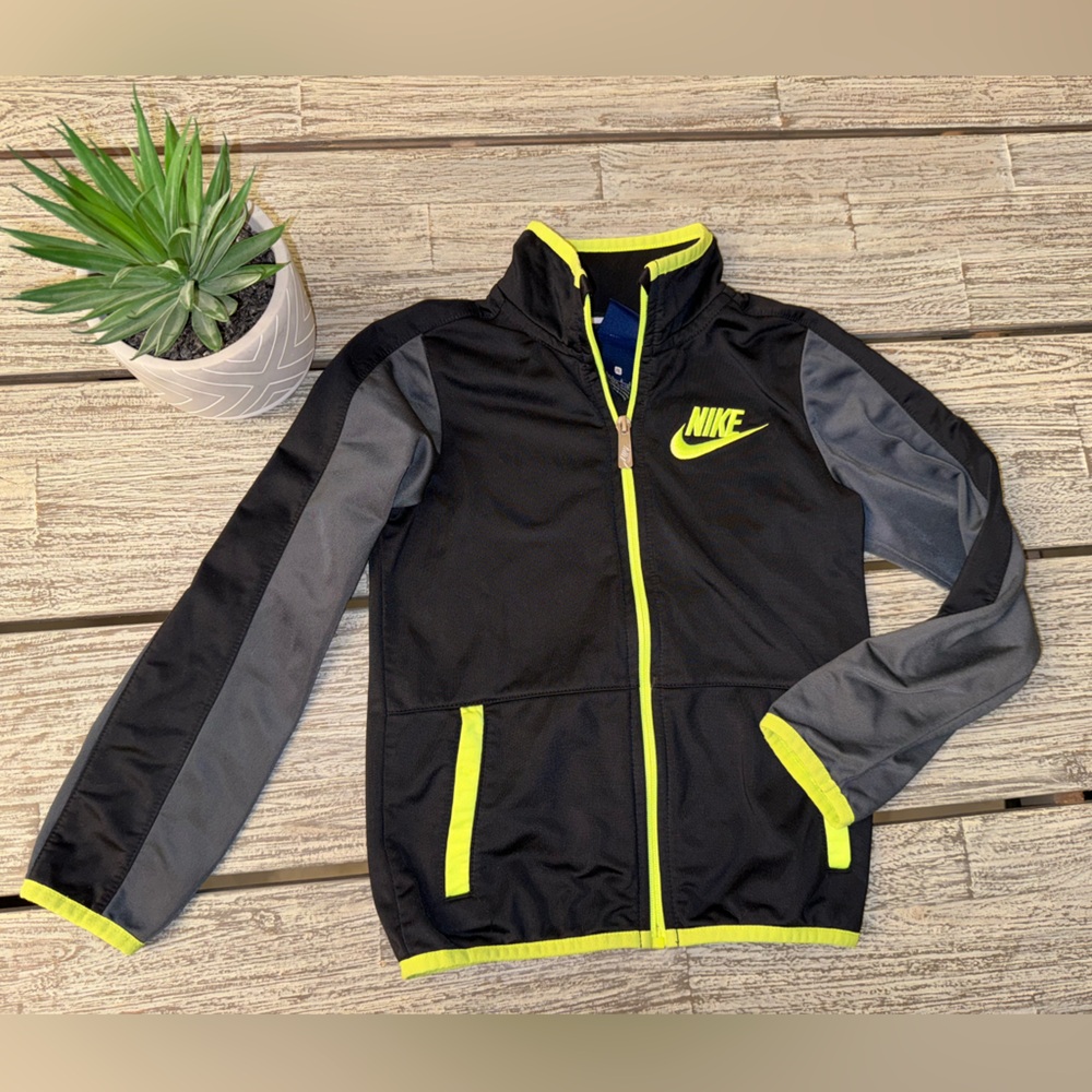 Boys Lightweight Thin Nike Jacket, Black/Gray, Sz 6-7 years